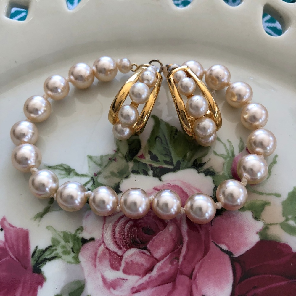 Gold‎ Tone and Glass Pearl Bracelet/Earring Set